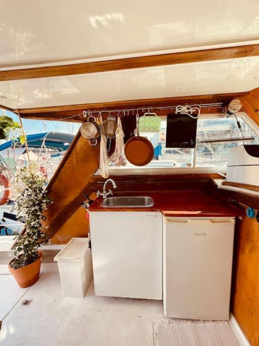 圣阿德里安-德贝索斯 Vintage Classic 70S Boat!酒店 外观 照片